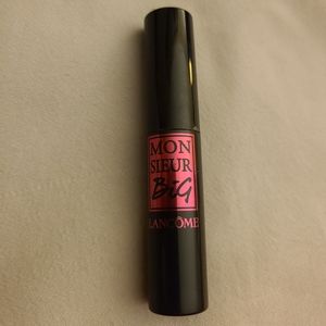 Mini black mascara